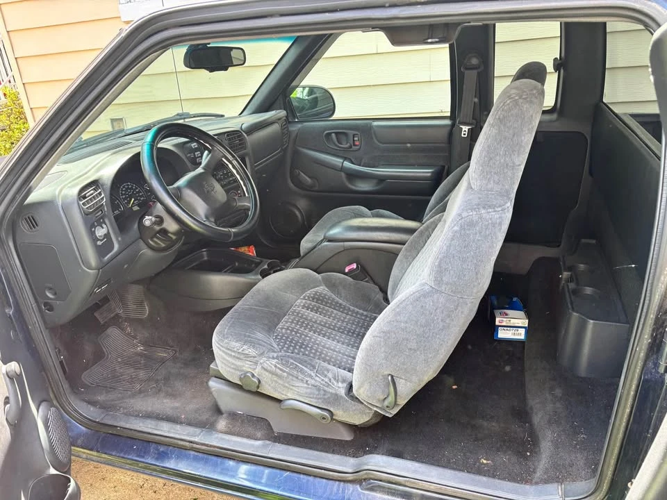 2001 Chevrolet S-10 - Image 6 of 8