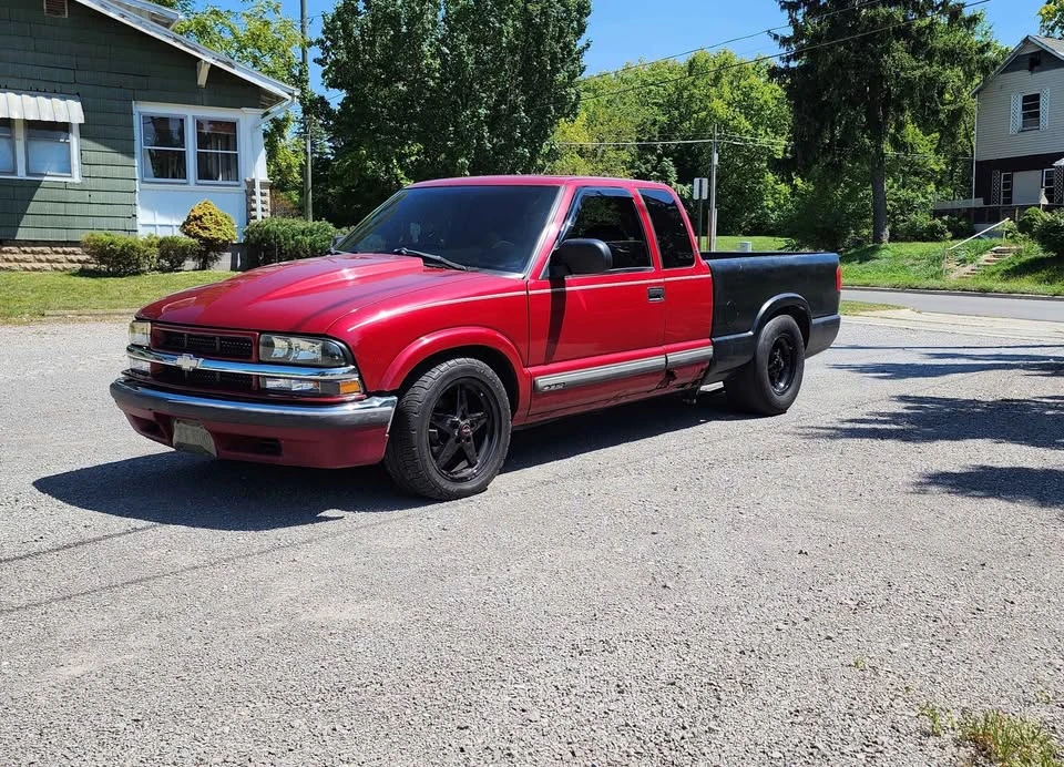 2001 Chevrolet S-10 - Image 2 of 8
