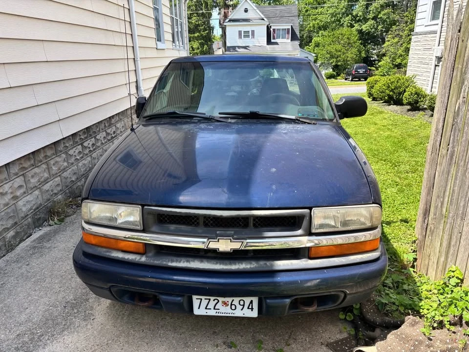 2001 Chevrolet S-10 - Image 2 of 8