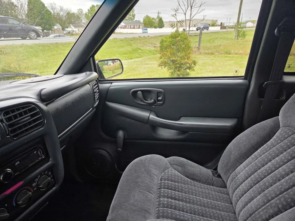 2001 Chevrolet S-10 - Image 11 of 17