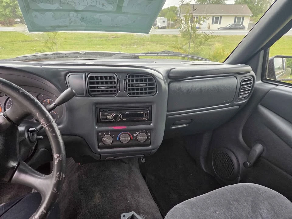 2001 Chevrolet S-10 - Image 12 of 17