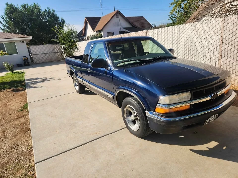 2001 Chevrolet S-10 - Image 3 of 8