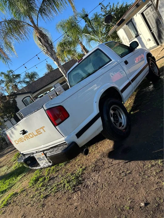 2001 Chevrolet S-10 - Image 5 of 9