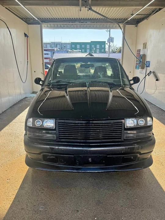 2001 Chevrolet S-10 - Image 2 of 6