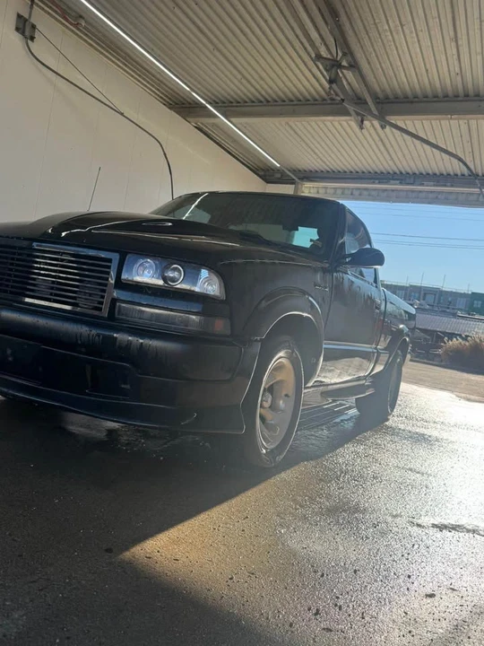 2001 Chevrolet S-10 - Image 3 of 6