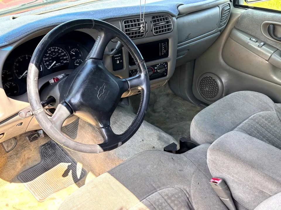 2001 Chevrolet S-10 - Image 6 of 7