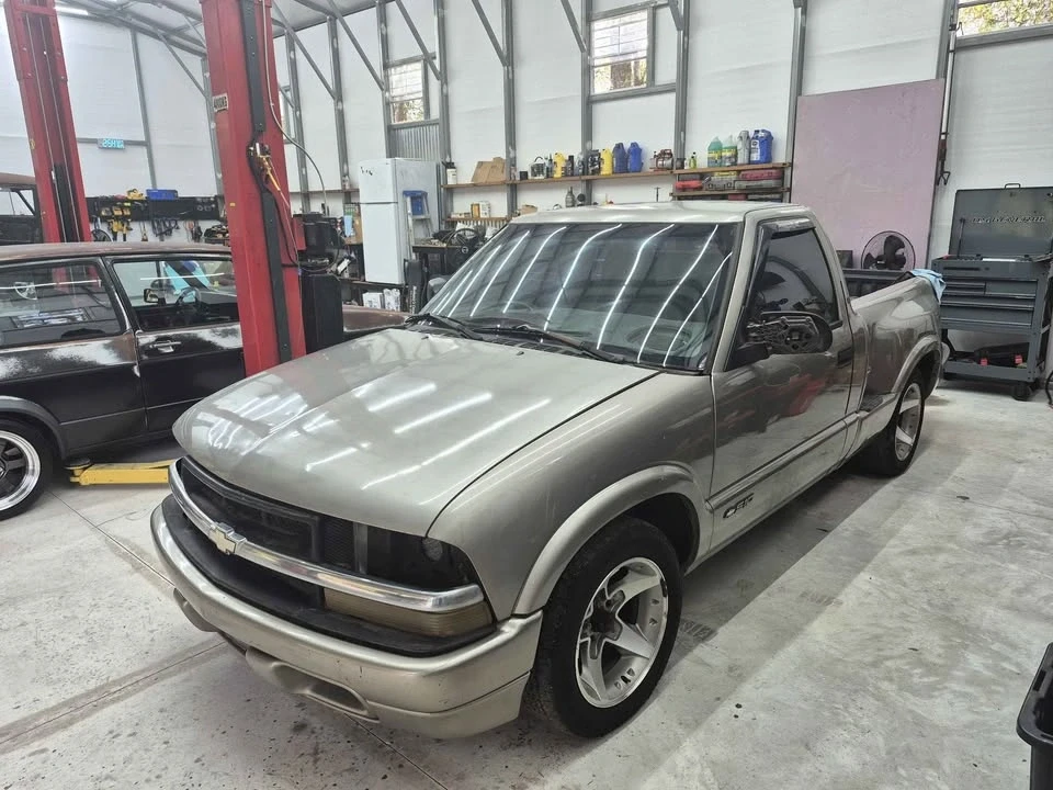 2001 Chevrolet S-10 - Image 2 of 5