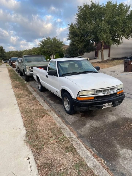 2001 Chevrolet S-10 - Image 8 of 9
