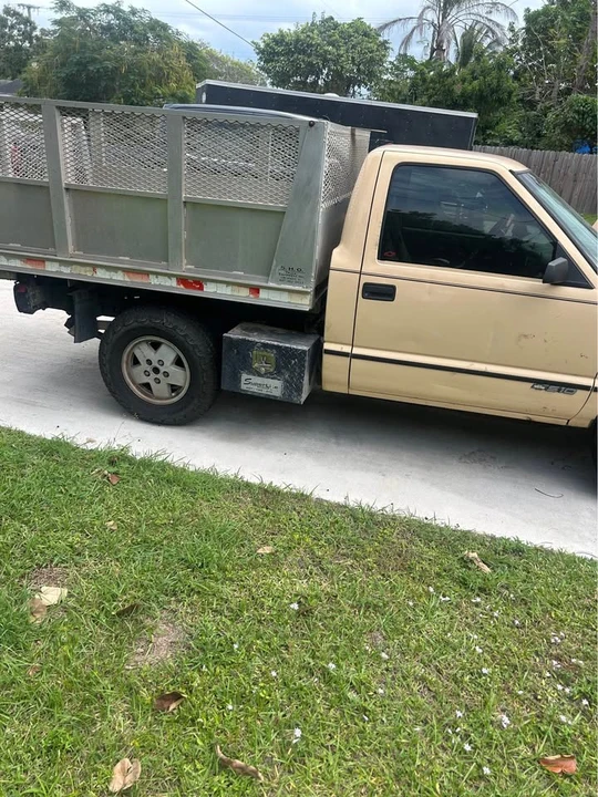 2001 Chevrolet S-10 - Image 2 of 7
