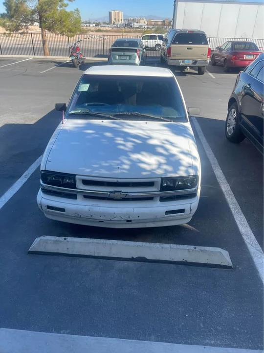 2001 Chevrolet S-10 - Image 4 of 16