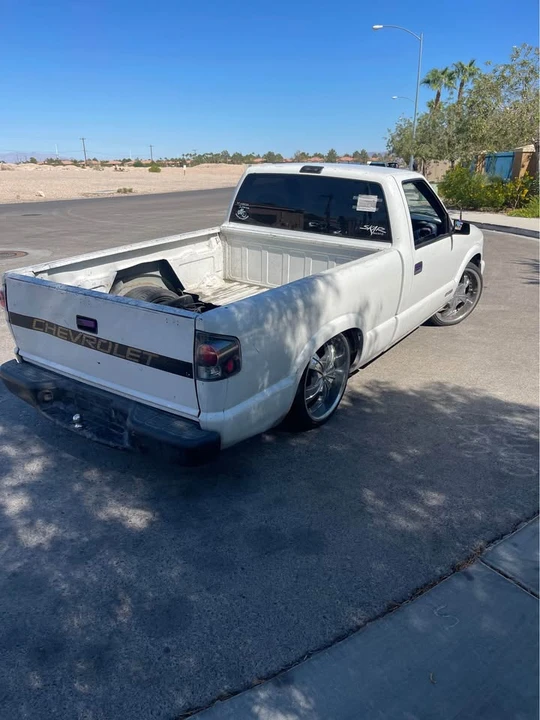 2001 Chevrolet S-10 - Image 10 of 16