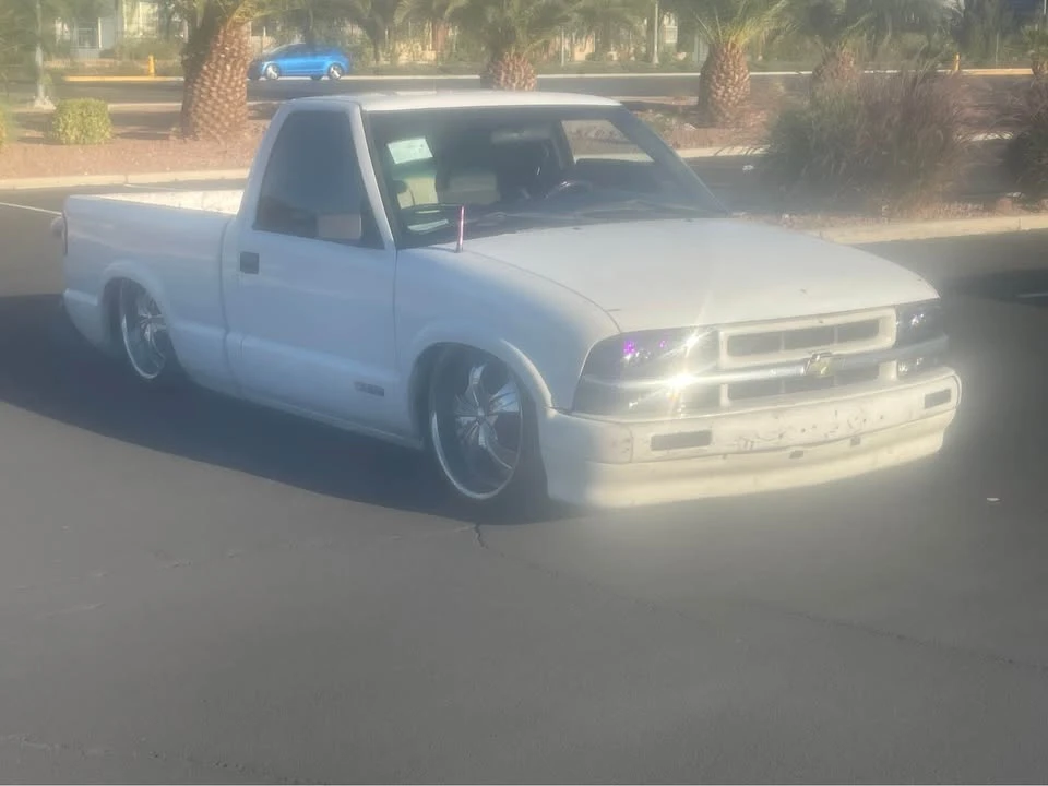 2001 Chevrolet S-10 - Image 2 of 16