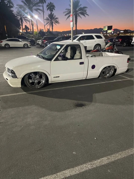 2001 Chevrolet S-10 - Image 3 of 16