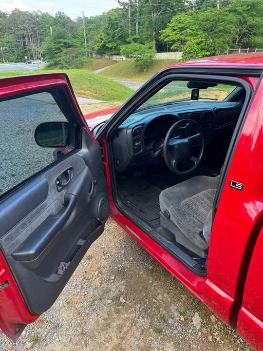 2001 Chevrolet S-10 - Image 3 of 7