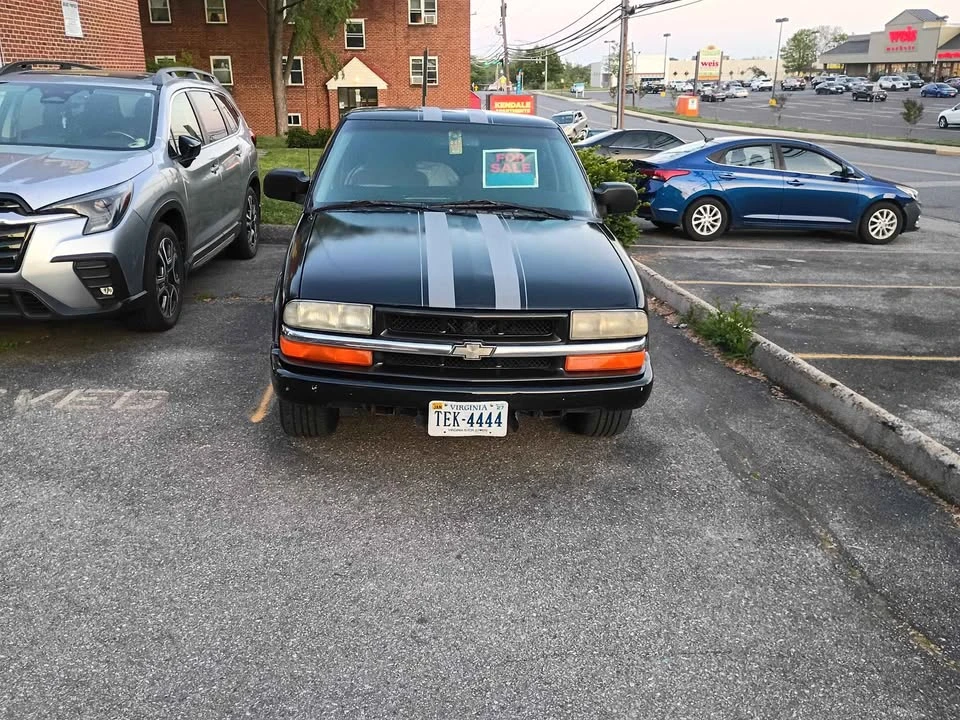 2001 Chevrolet S-10 - Image 2 of 5