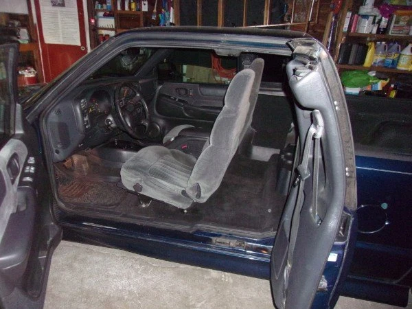 2001 Chevrolet S-10 - Image 5 of 9