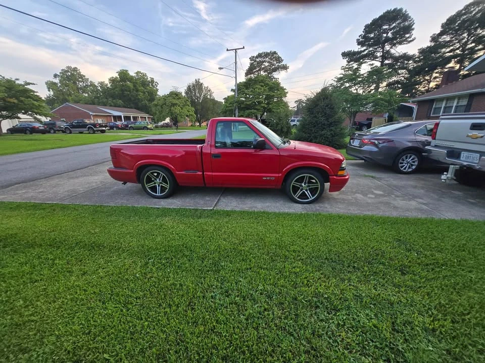2001 Chevrolet S-10 - Image 2 of 2