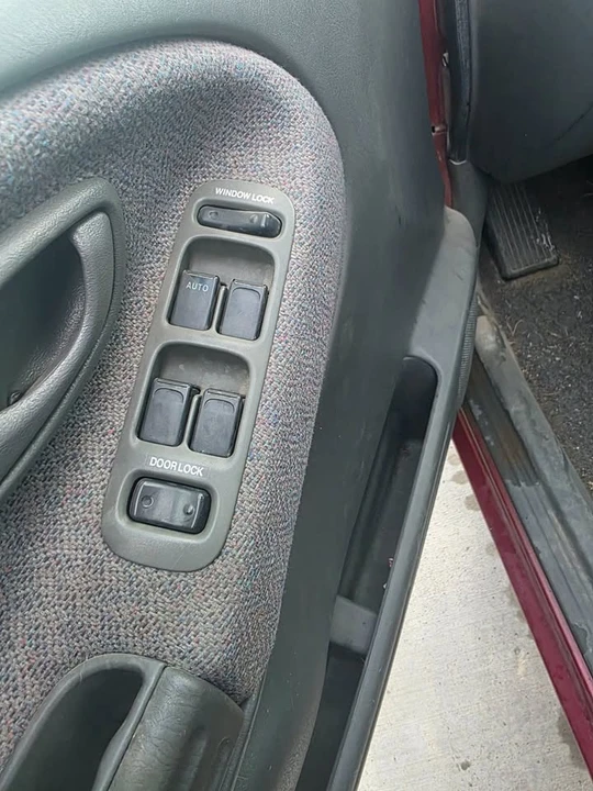 2001 Chevrolet Tracker - Image 8 of 12