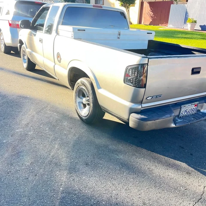 2001 Chevrolet S-10 - Image 4 of 4