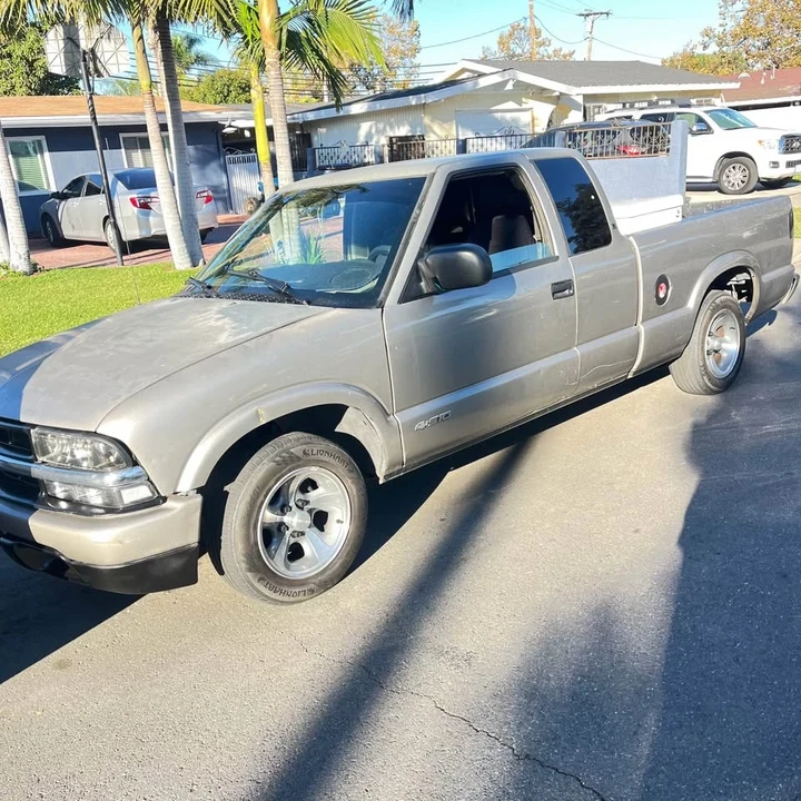 2001 Chevrolet S-10 - Image 2 of 4