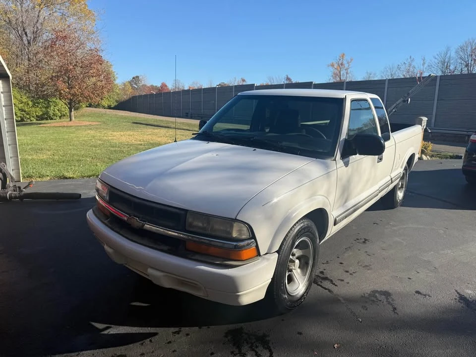2001 Chevrolet S-10 - Image 2 of 3