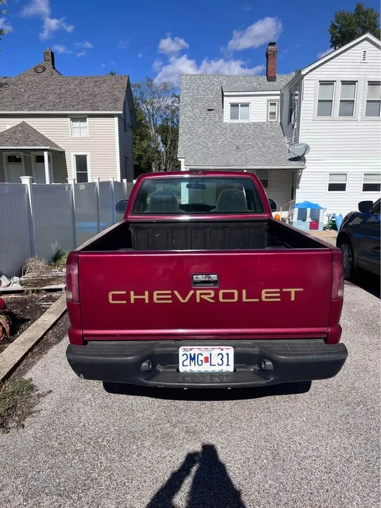 2001 Chevrolet S-10 - Image 2 of 4