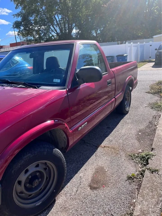 2001 Chevrolet S-10 - Image 3 of 4