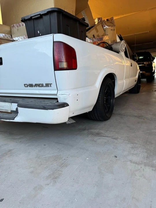 2001 Chevrolet S-10 - Image 2 of 8