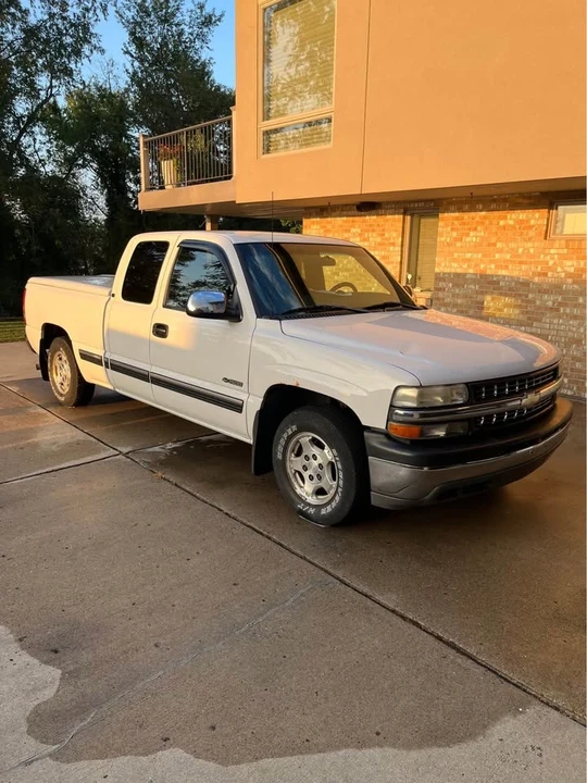 2001 Chevrolet Silverado 1st Gen - Image 2 of 8