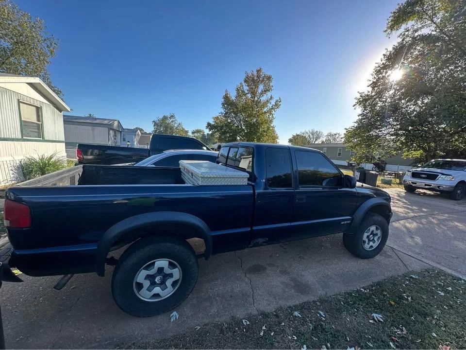 2001 Chevrolet S-10 - Image 4 of 9