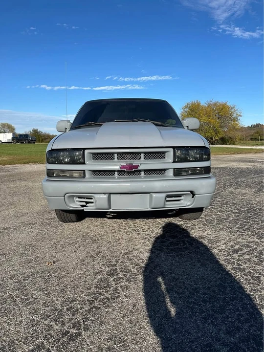 2001 Chevrolet S-10 - Image 2 of 8
