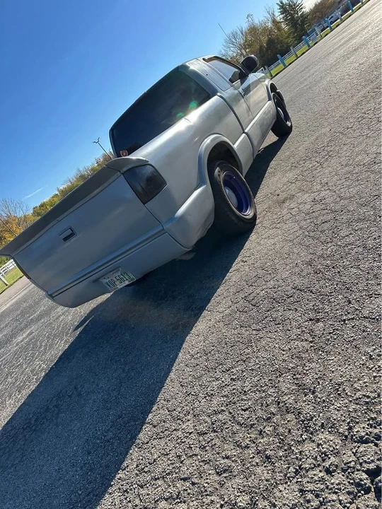 2001 Chevrolet S-10 - Image 3 of 8