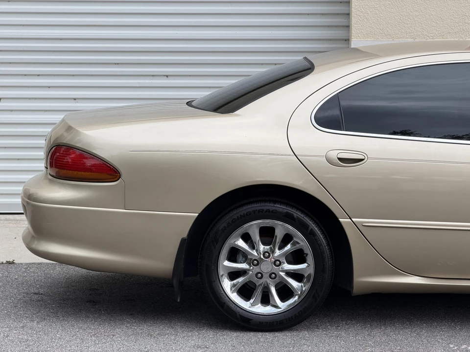 2001 Chrysler Concorde - Image 10 of 31