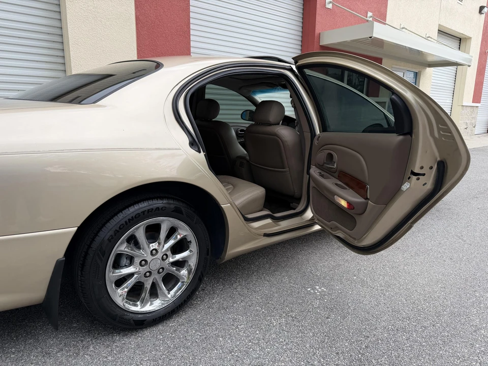 2001 Chrysler Concorde - Image 11 of 31