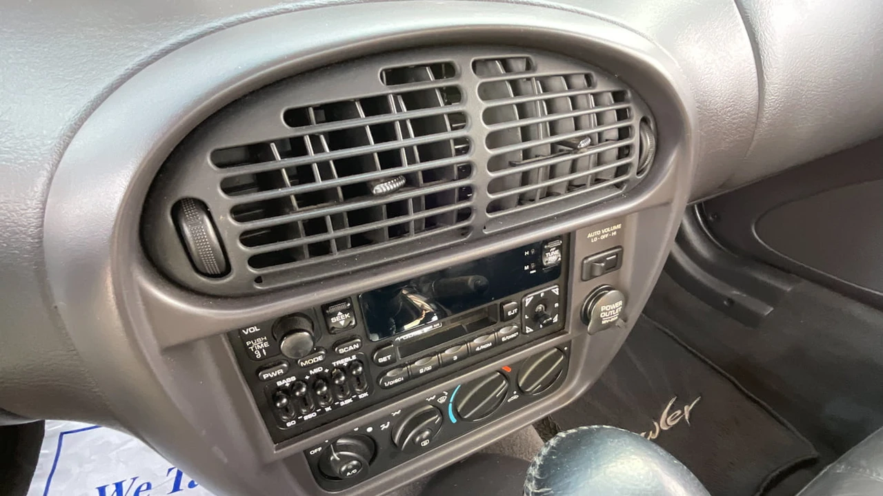 2001 Chrysler Prowler - Image 10 of 14