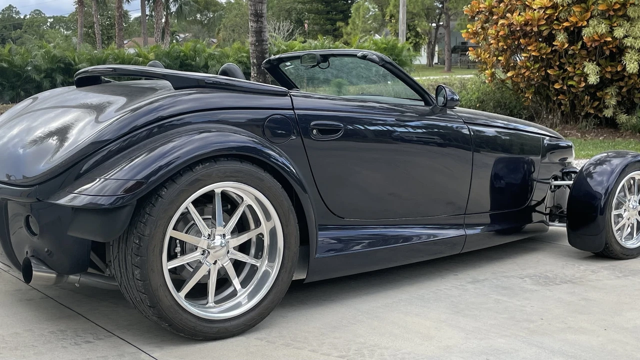 2001 Chrysler Prowler - Image 2 of 13