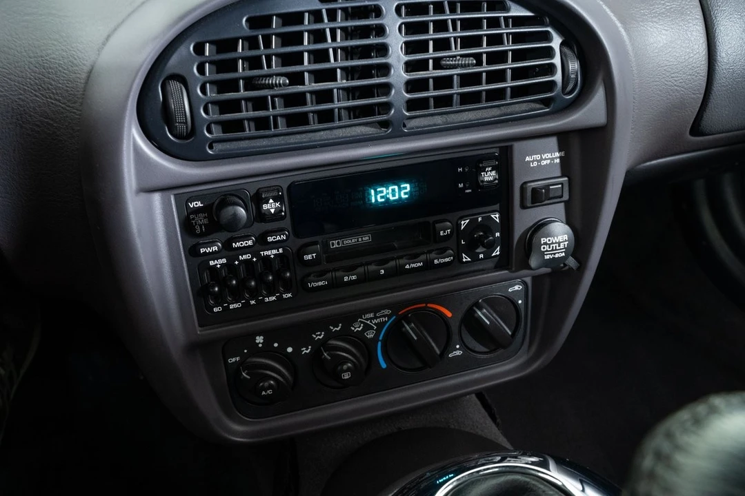 2001 Chrysler Prowler - Image 28 of 31