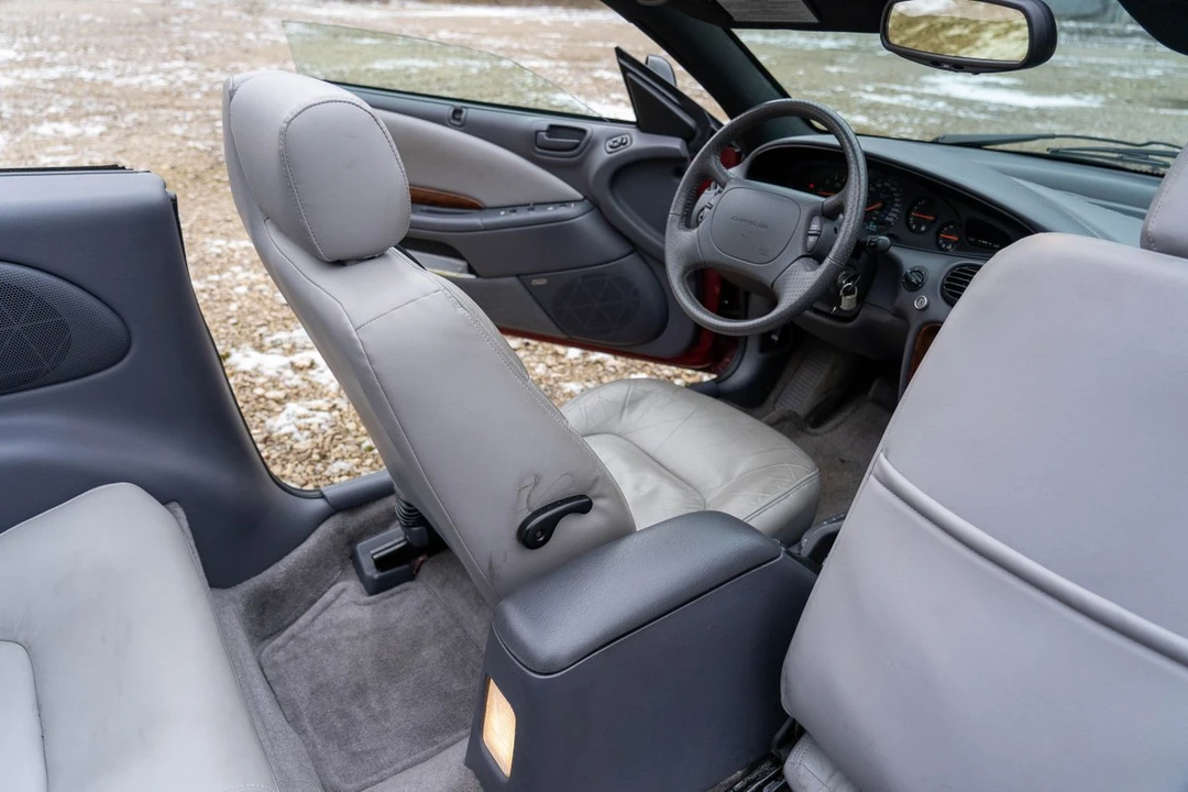 1997 Chrysler Sebring - Image 26 of 30