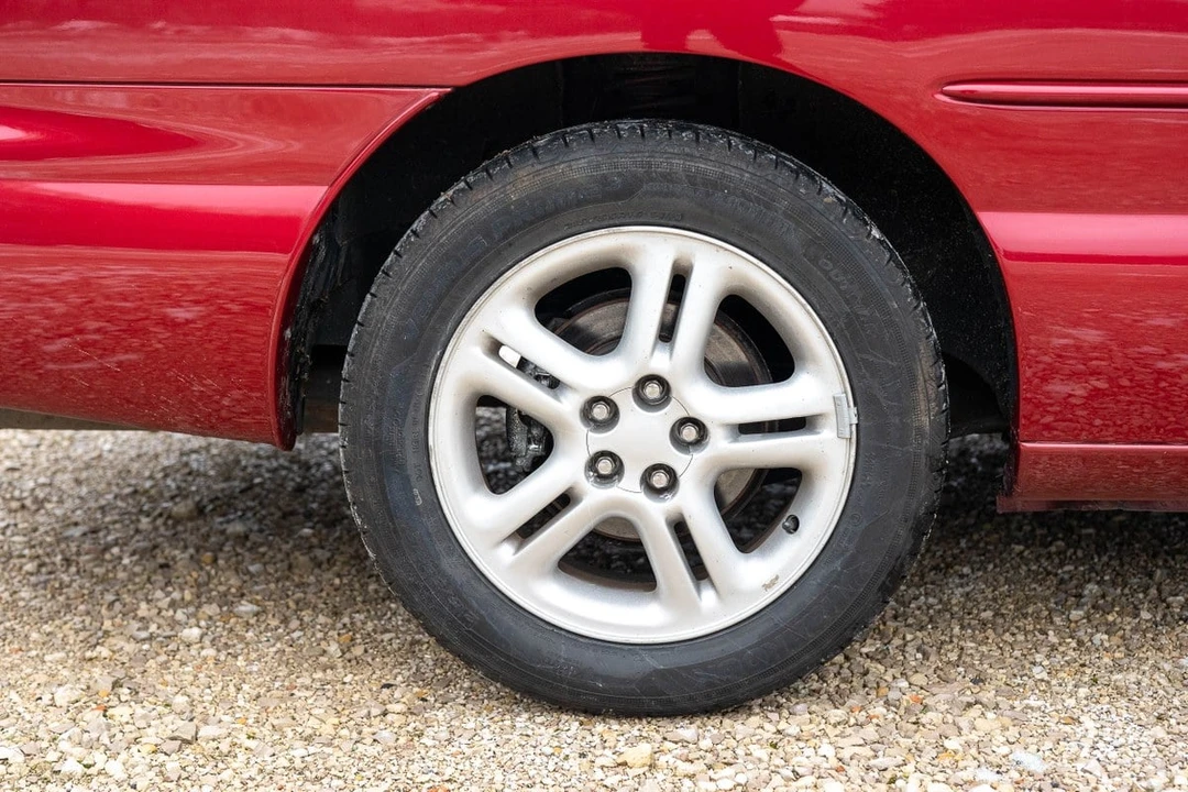 1997 Chrysler Sebring - Image 17 of 30