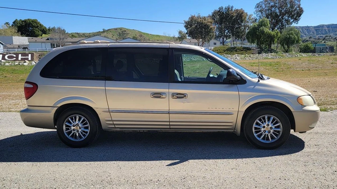 2001 Chrysler Town & Country - Image 13 of 21