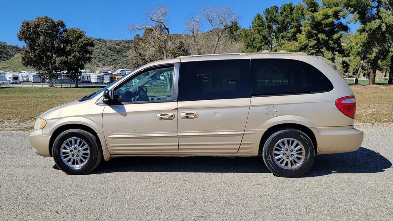 2001 Chrysler Town & Country - Image 12 of 12