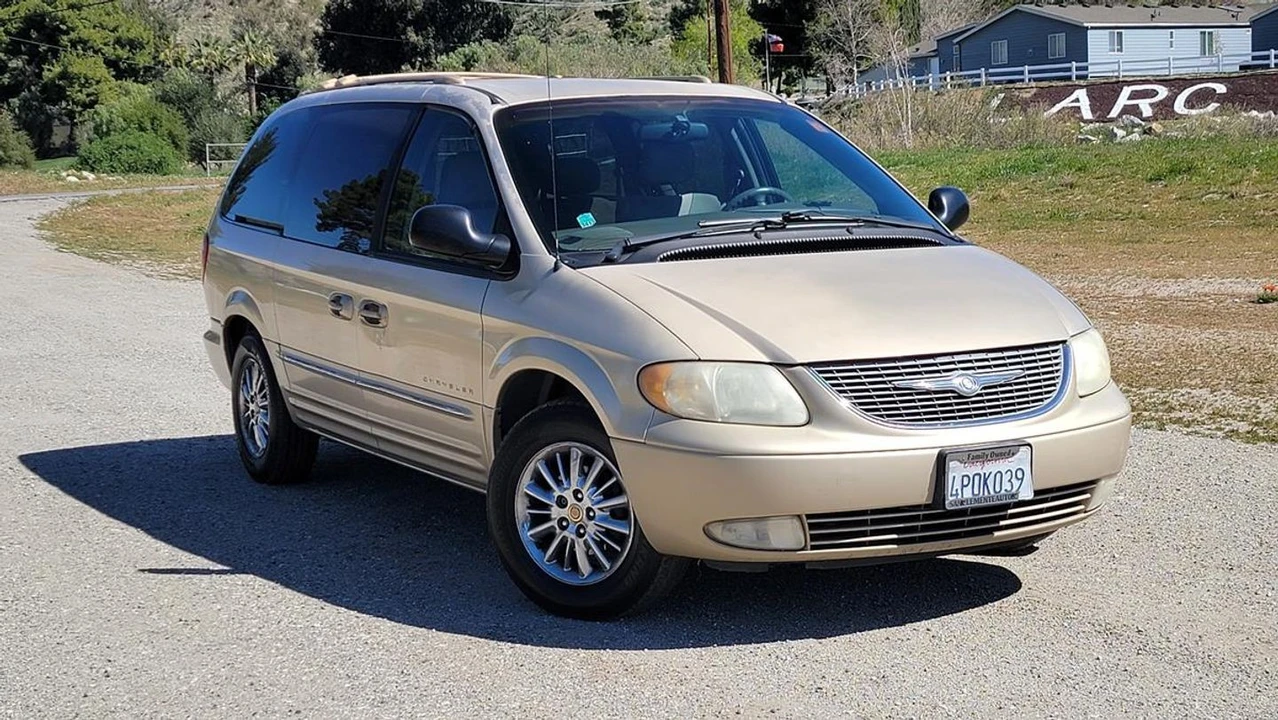 2001 Chrysler Town & Country - Image 4 of 12