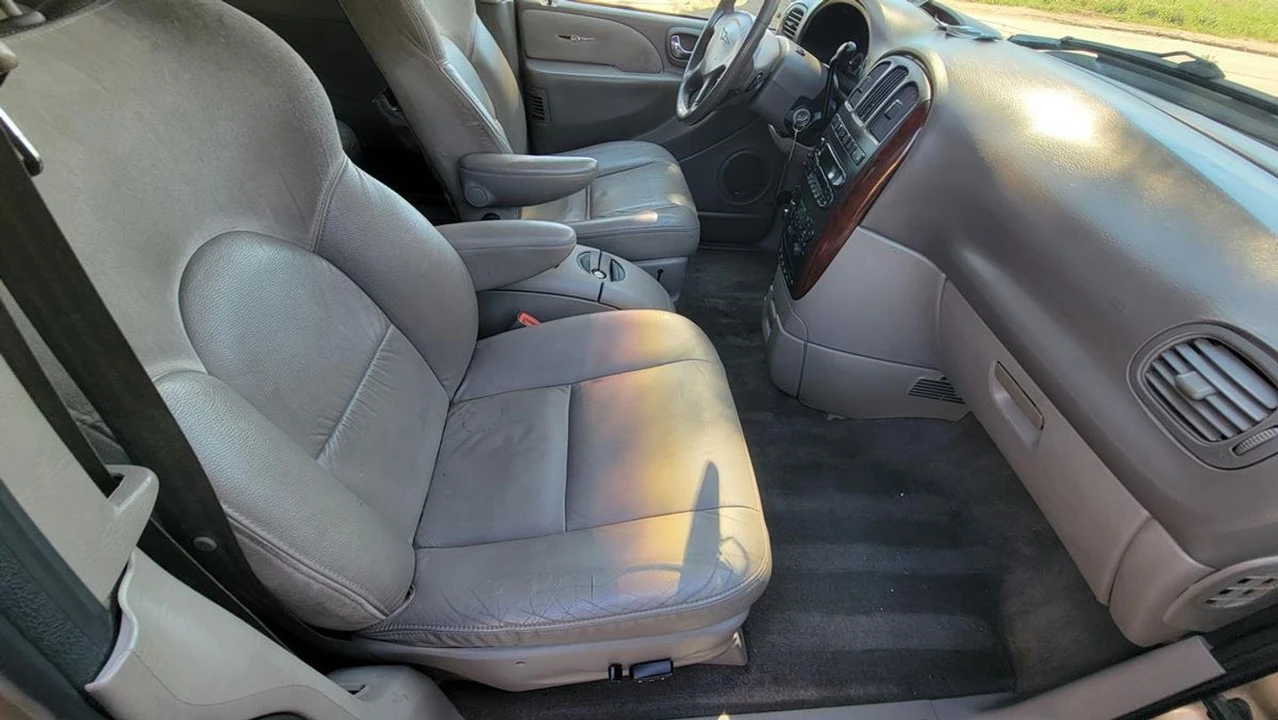 2001 Chrysler Town & Country - Image 15 of 21