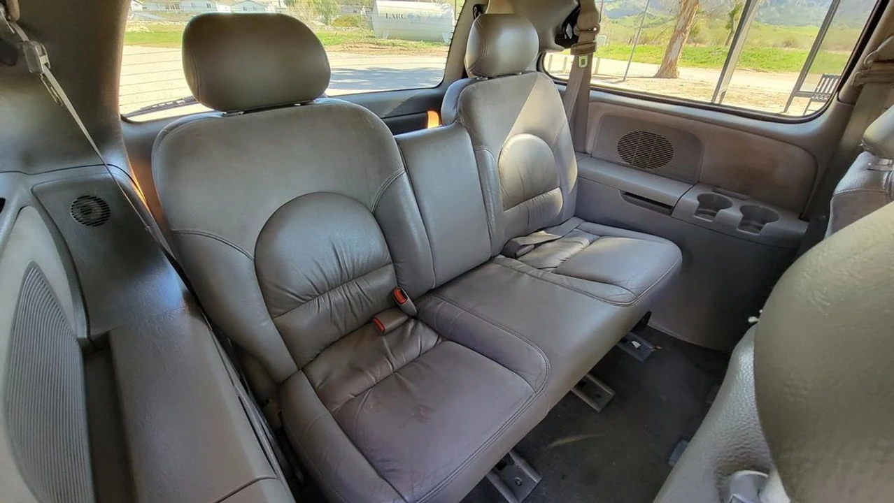 2001 Chrysler Town & Country - Image 20 of 21
