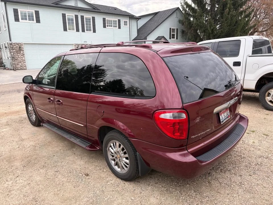 2001 Chrysler Town & Country - Image 3 of 6