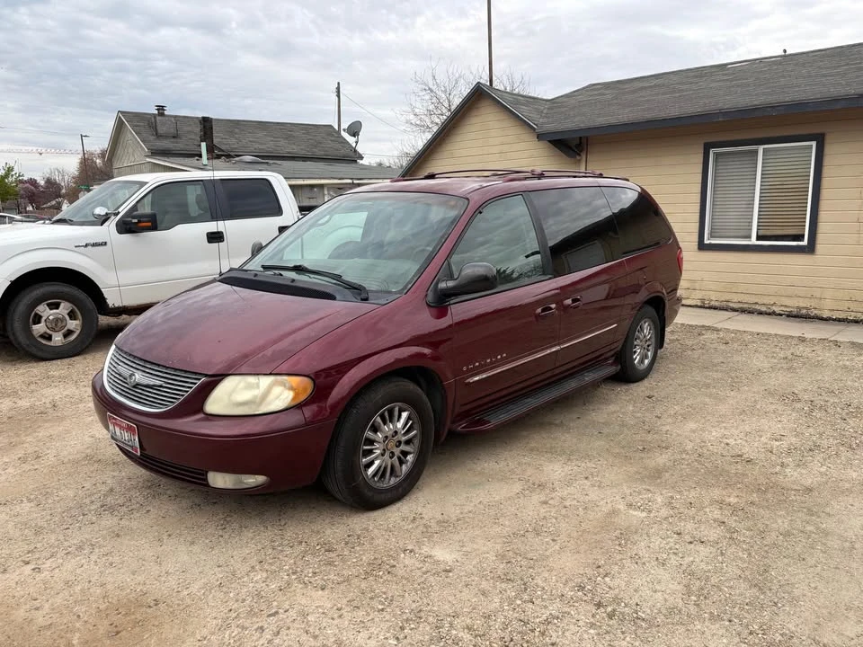 2001 Chrysler Town & Country - Image 4 of 6