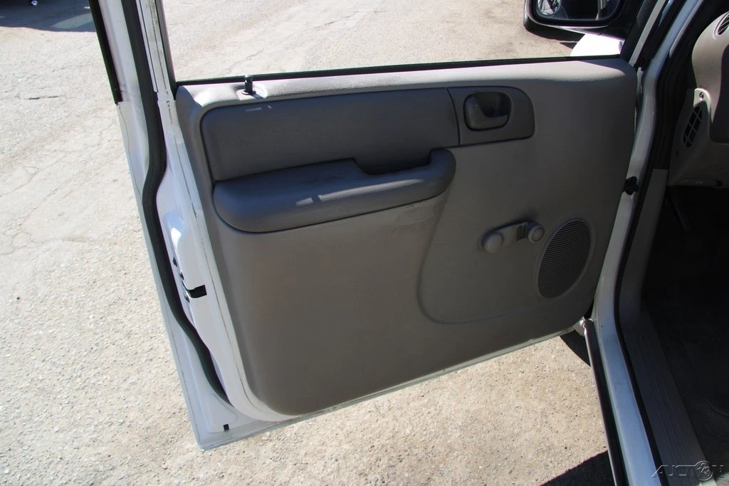 2001 Chrysler Town & Country - Image 13 of 21