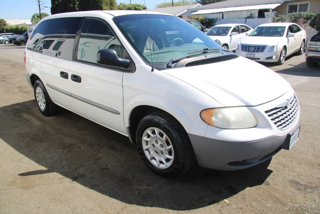 2001 Chrysler Town & Country - Image 9 of 21