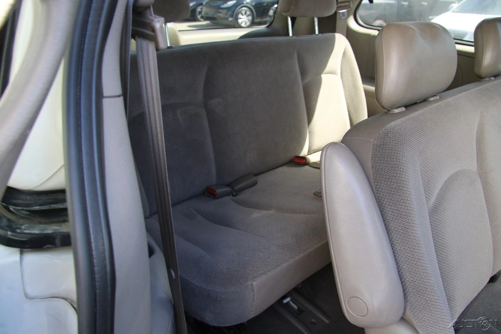 2001 Chrysler Town & Country - Image 20 of 21