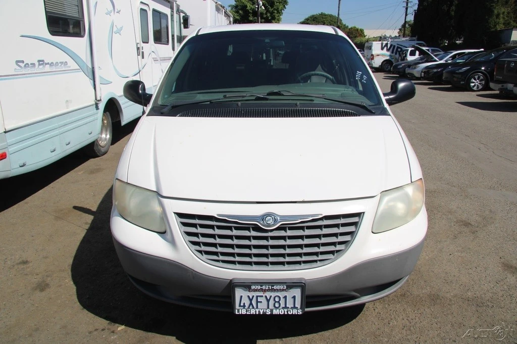2001 Chrysler Town & Country - Image 11 of 21